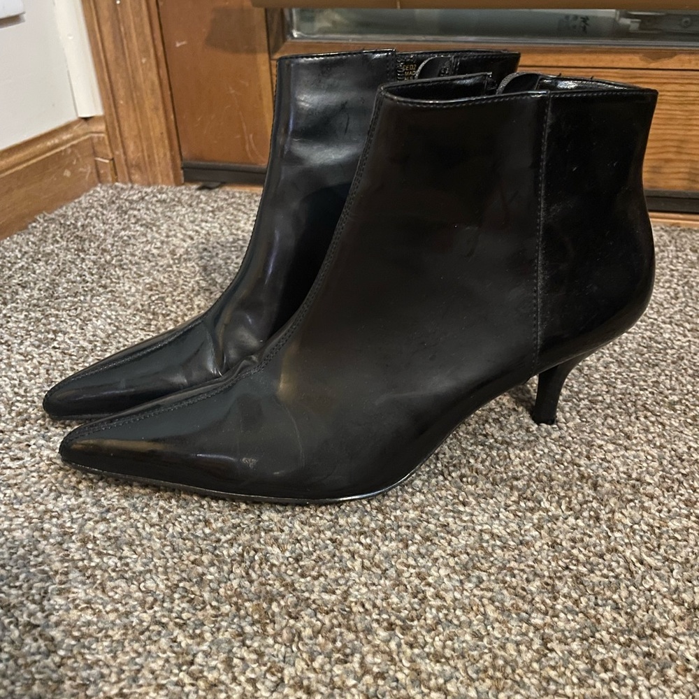 Ladies ankle boots. Nine & Co. Black, size 8M